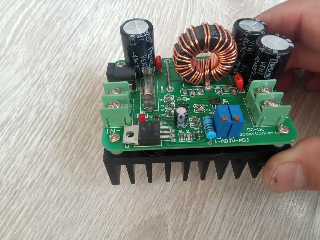 Продам повышающий Sodial R 10A DC-DC 600W в отличном состоянии.