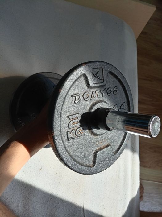 Vând gantera 6kg