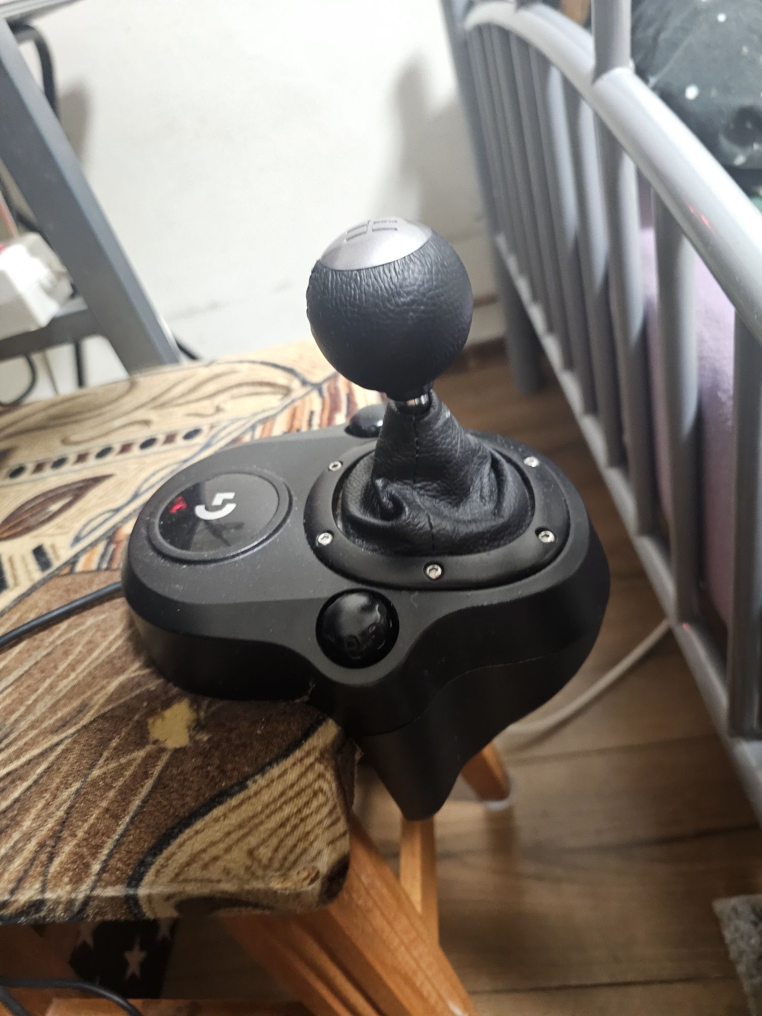 Logitech G923 cu pedale + schimbător cu garanție, stare bună