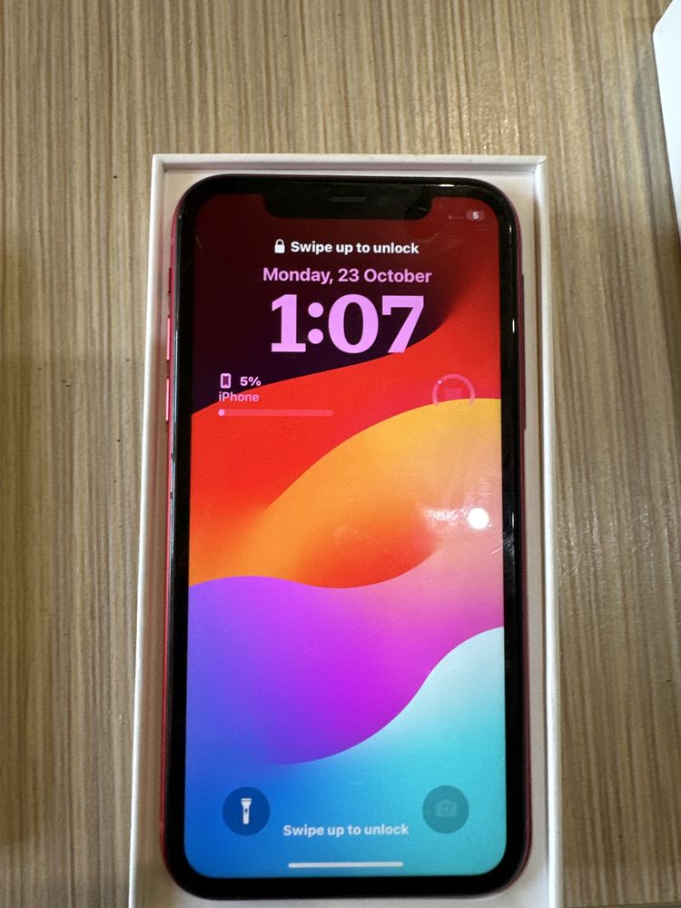 iPhone 11 64GB+черен калъф