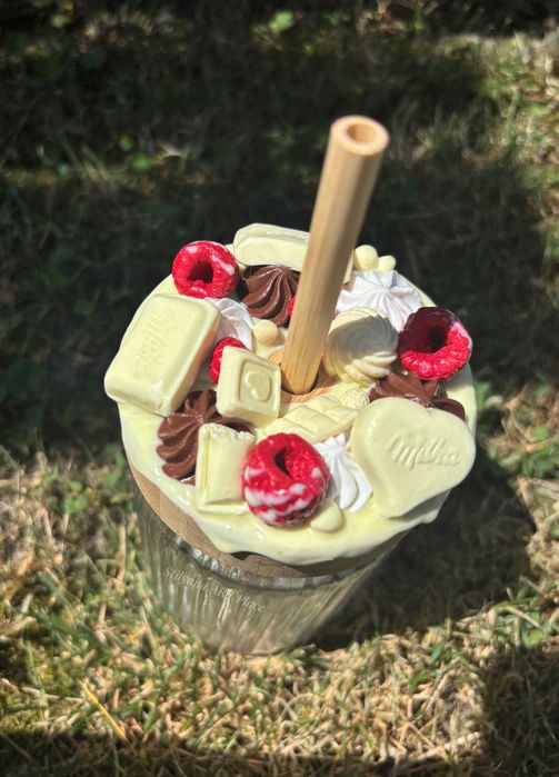 Стъклен буркан с дървена капачка декориран с полимерна глина