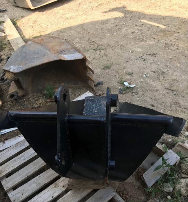 Cupa trapezoidală buldoexcavator