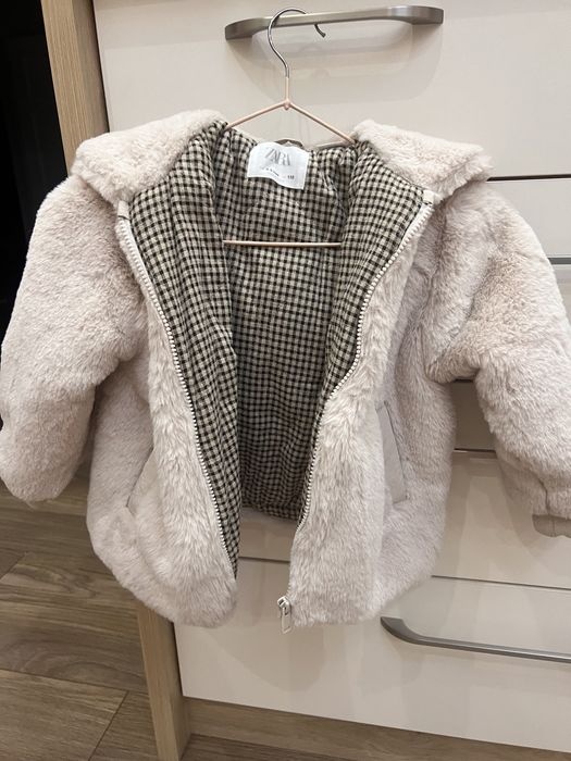 Продам детскую куртку фирмы  Zara