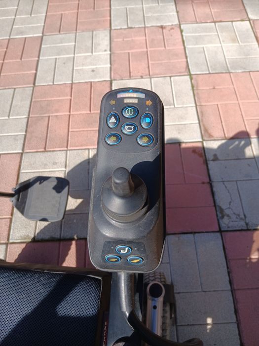 Vând cărucior electric