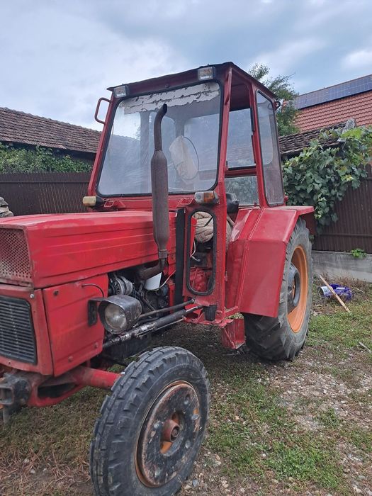Vând tractor  universal 445