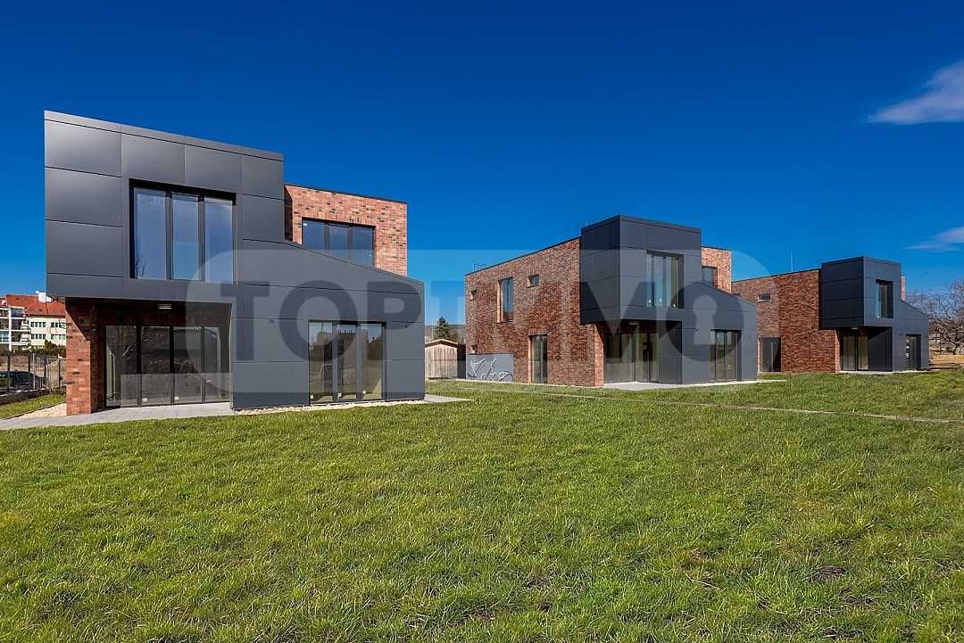 Продава се Къща в Варна, Виница - 223 кв.м за 1651 €/кв.м - Снимка #1