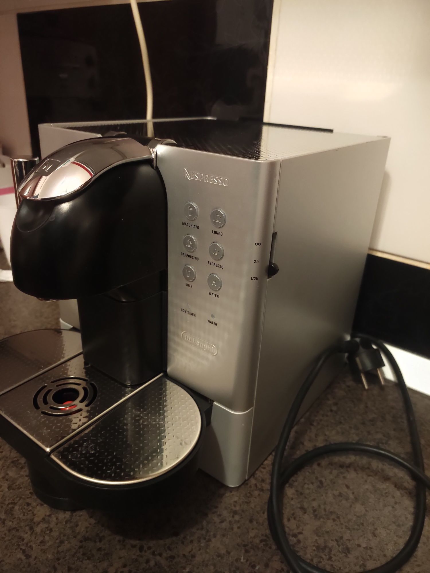 Expresor Nesspresso Lattissima Premium EN720 M