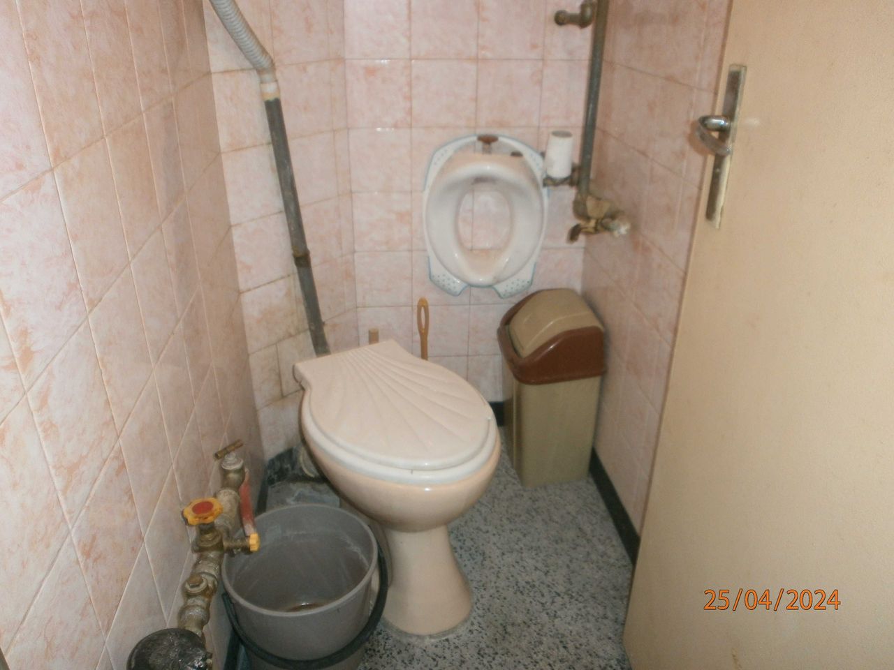 Продава се Тристаен апартамент в Плевен, Дружба 1 - 103 кв.м за 495 €/кв.м - Снимка #13