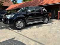 Toyota Hilux Negru