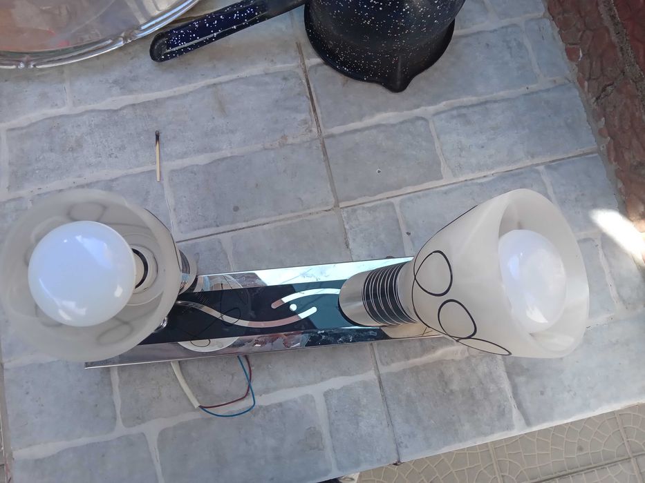 Lustra cu becuri inclusa