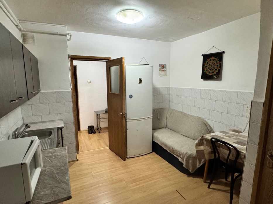 Închiriez ap. 2 camere decomandat Piața Centrală