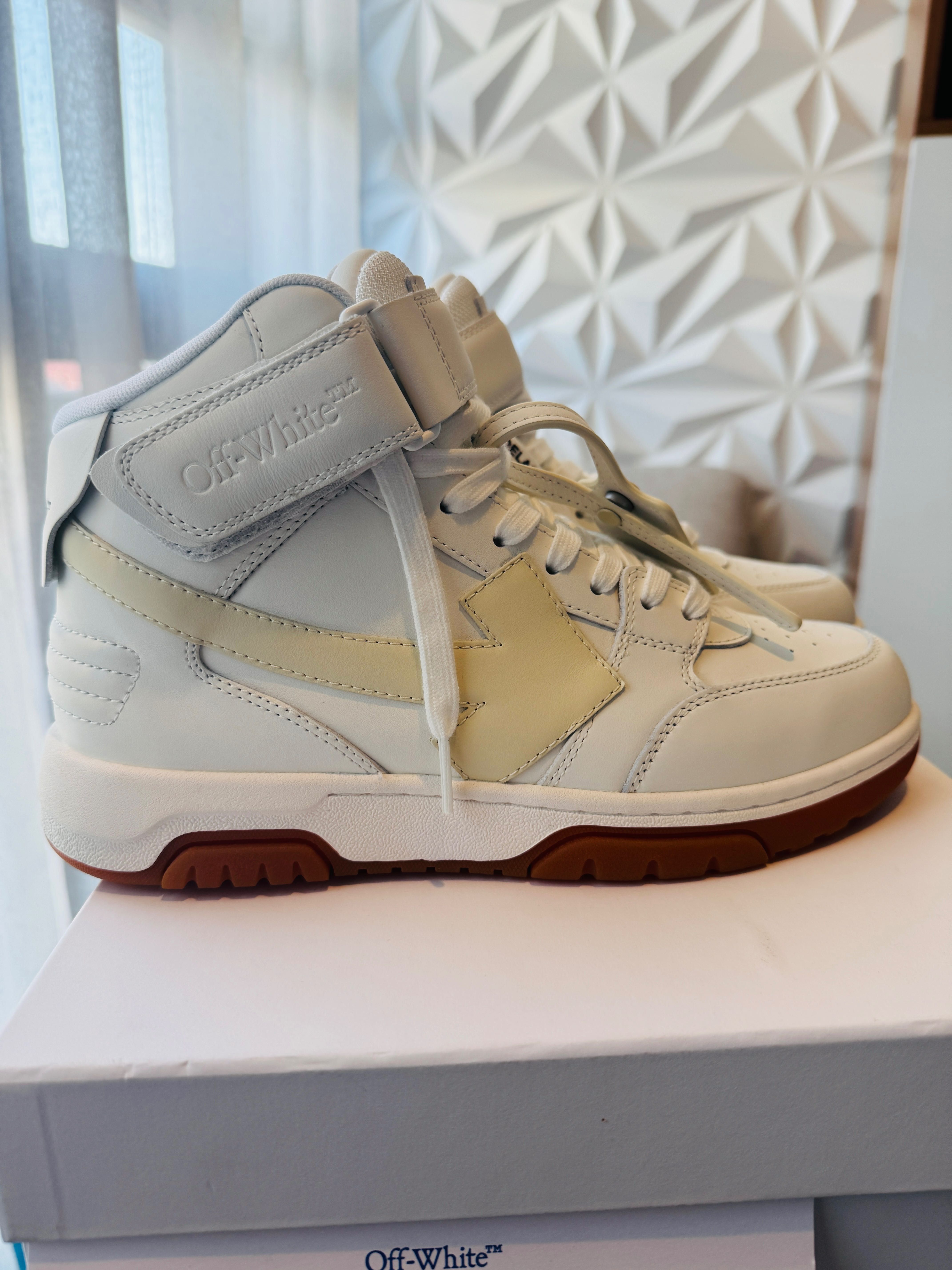 Off-White Out of Office mid
