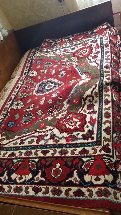 Covor persian nou și pastrat inconditi bune..