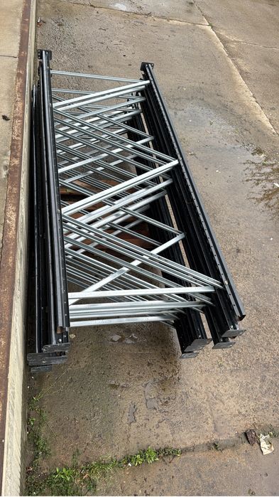 Rafturi metalice - 17 picioare si 80 traverse