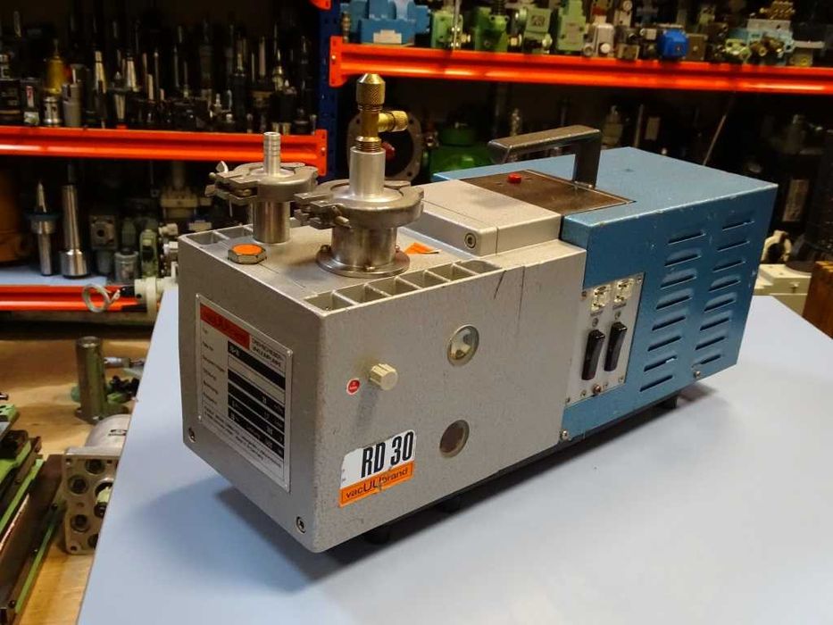 Вакуум помпа Vacuubrand RD-30 rotary vane pump 380V 30 m3/h