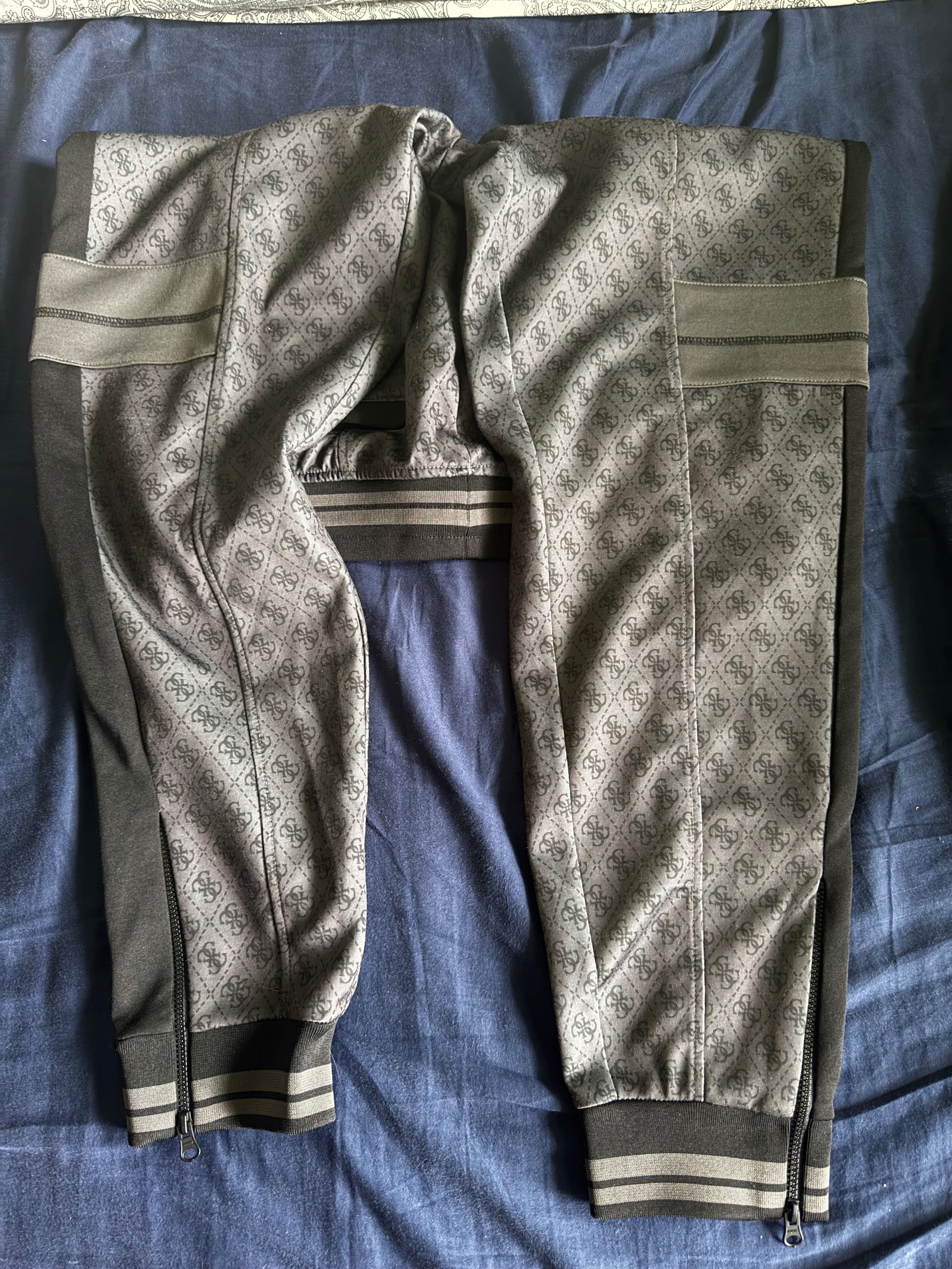 Pantaloni bărbați Guess