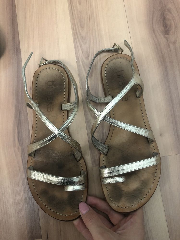 Продается летняя обувь