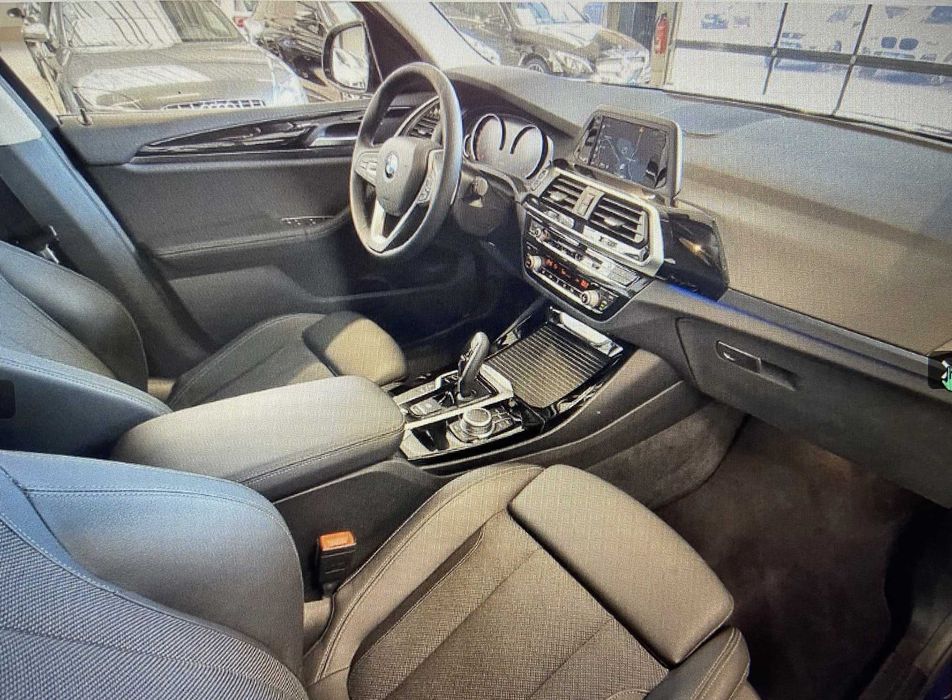 Se ofera spre vanzare BMW X3 30i