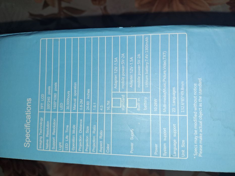 Vând proiector în cutie