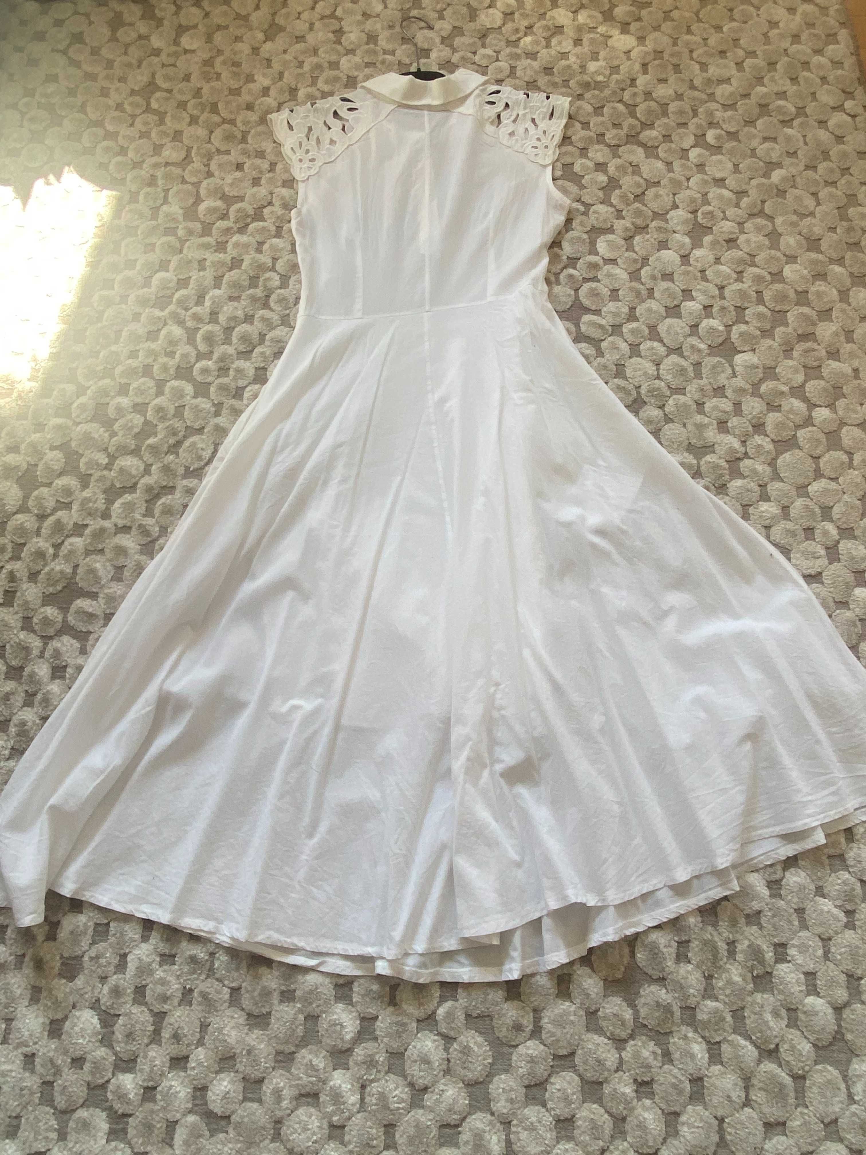 Бяла ефирна рокля
