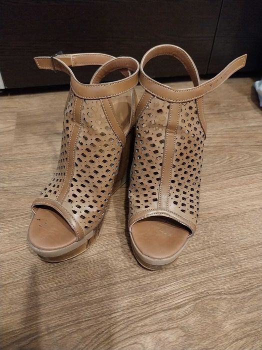 Дамски сандали с платформа