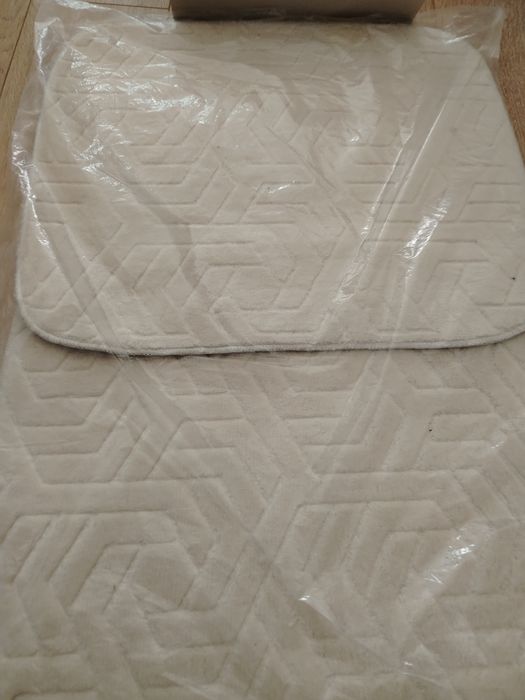 Продаётся Новый 2 в 1  Турецкий коврик в ванную в наборе в ваннуую