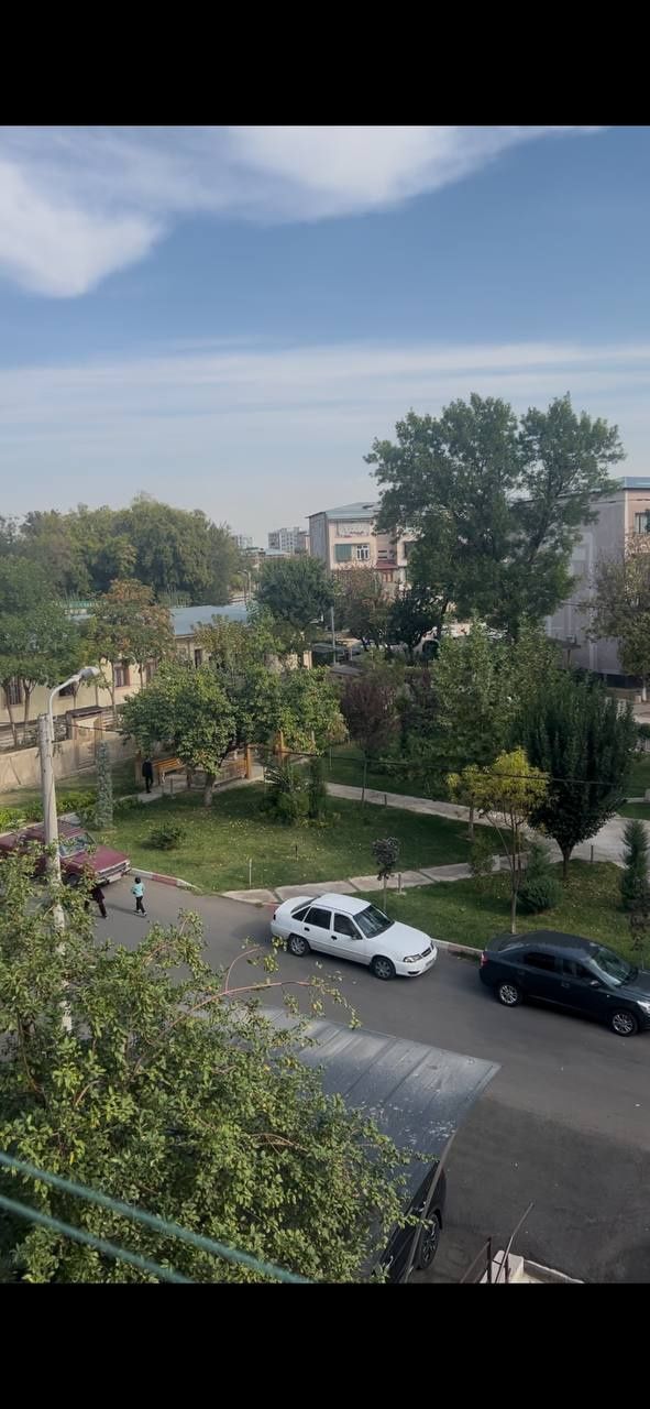 uy sotiladi Jar stadioni yoni Chorsu bozorning orqa tarafi srochna