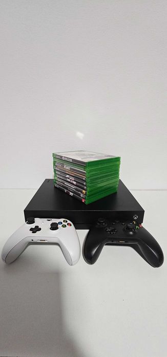 Vand Consola Xbox One X 1TB