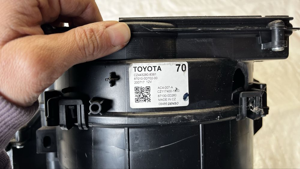 Toyota Yaris 1 панел с вентилатор за парно