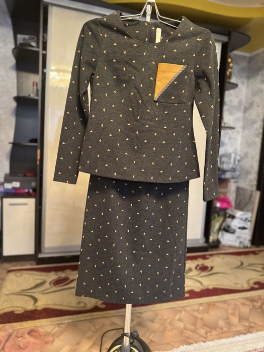 Стильный костюм-двойка: джемпер + юбка миди