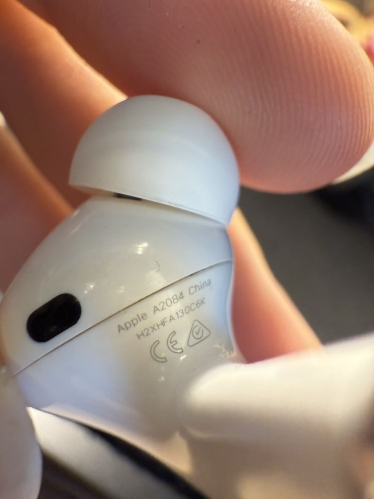Airpods pro 1 , левый наушник