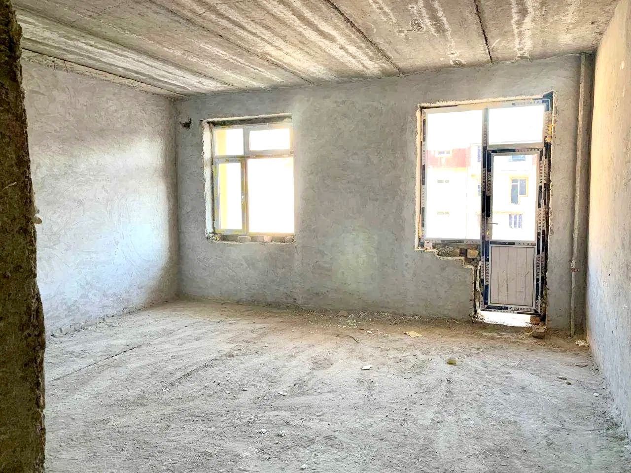 Яшнабад Новостройке срочно продается квартира коробка  1/2/8  39м2