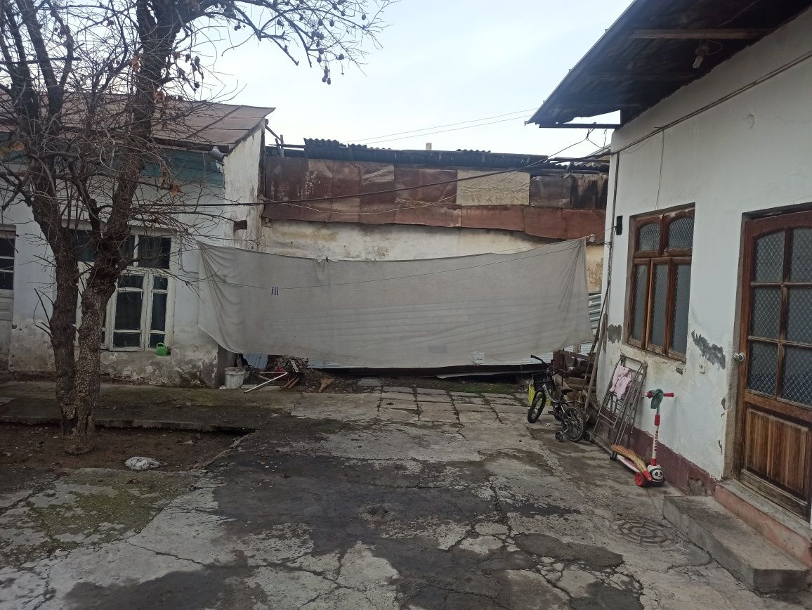 Тошкент шаҳар Олмазор тумани Нурафшон кўчасида ҳовли сотилади