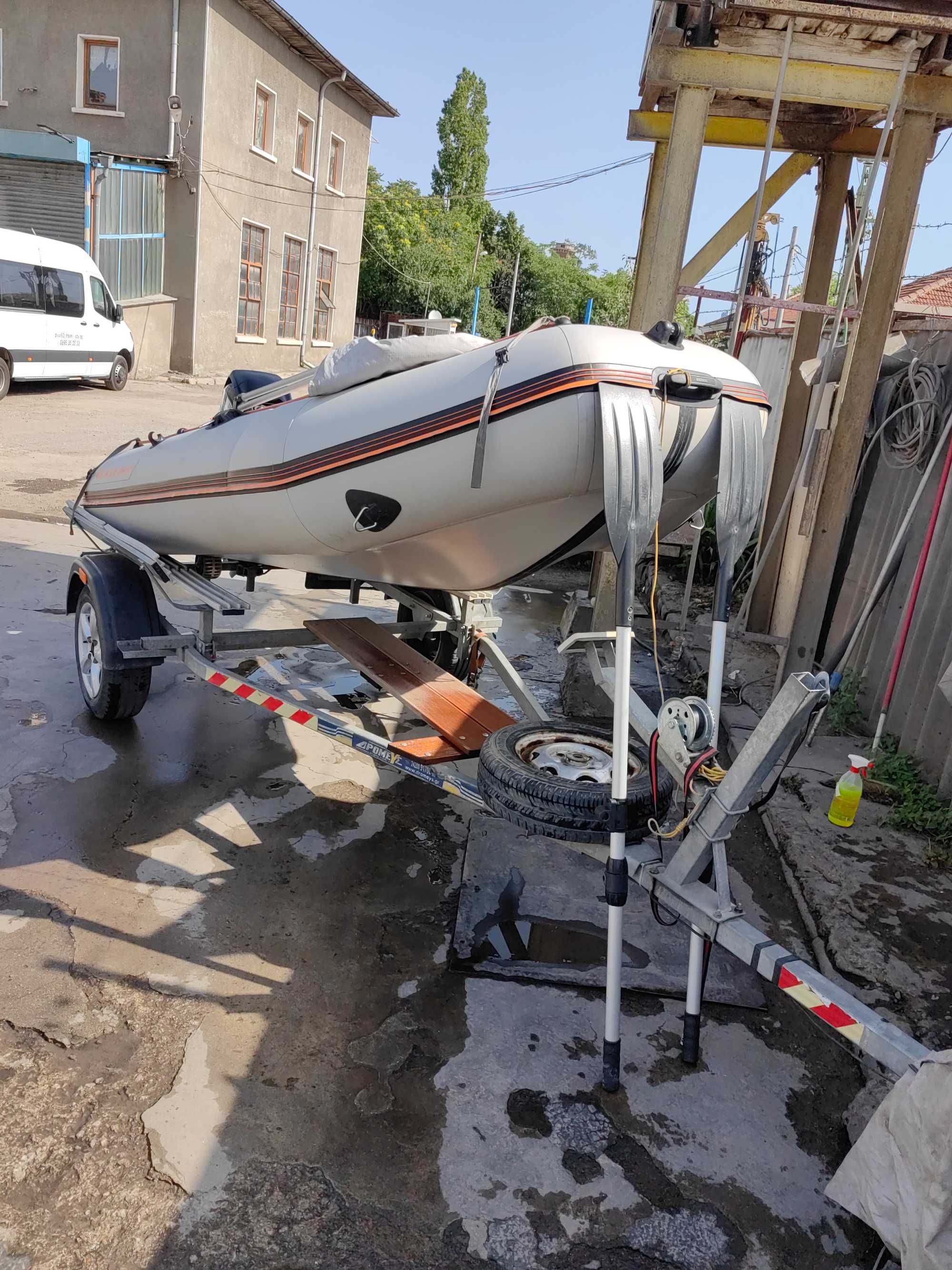 Надуваема лодка KOLIBRI KM330D + 15HP MERKYRI + колесар  5500 лв.