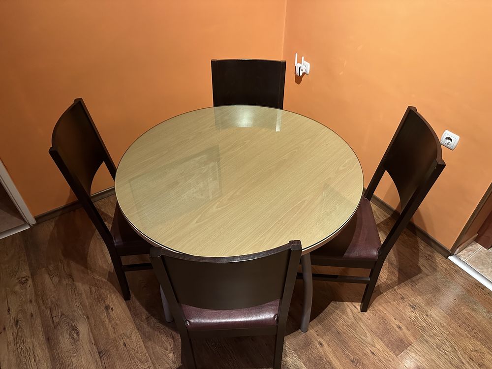 Комплект кухненска маса с 4 стола
