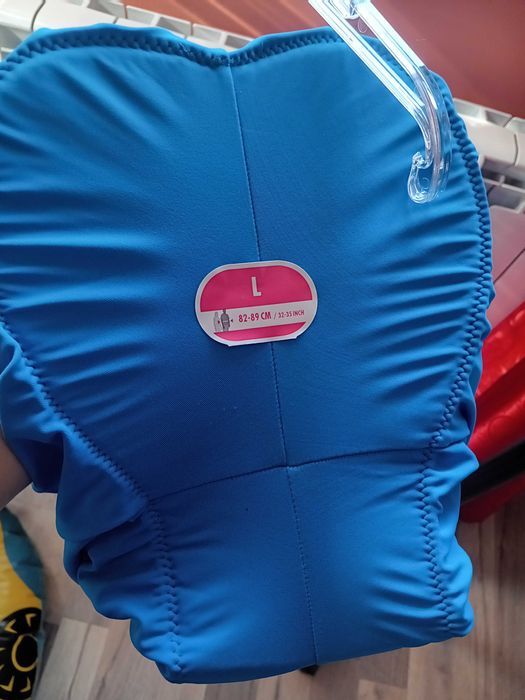 Vând pantaloni,tricouri,veste, geci, mănuși pentru ciclism