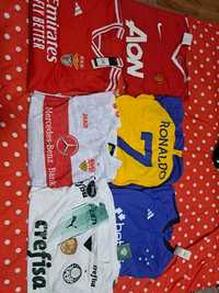 Tricouri sport originale cu diferite echipe de fotbal.