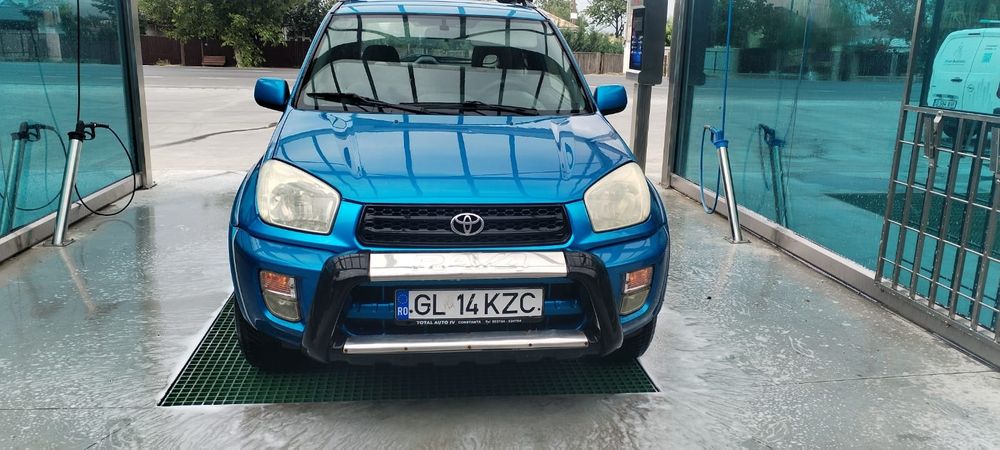 Vând Toyota RAV4  benzina