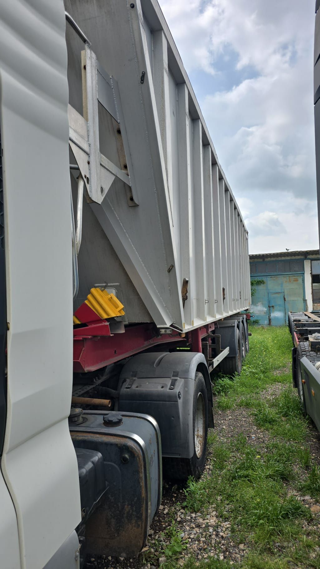Ansamblu cereale MAN TGX și semiremorcă GT BENALU