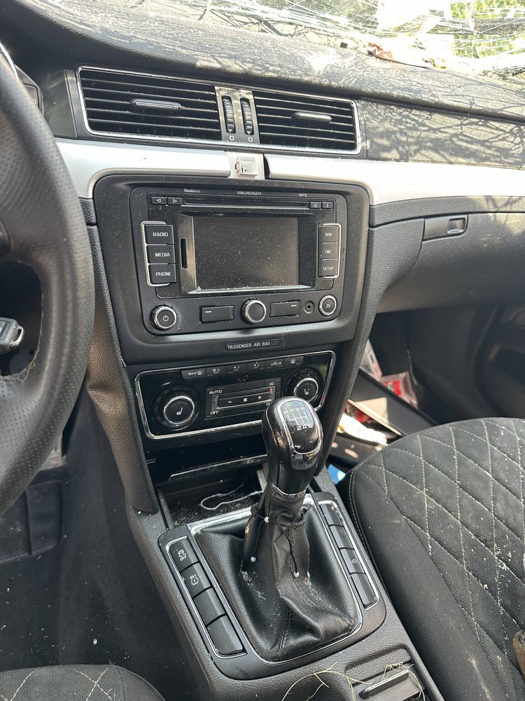 Bara spate punte skoda superb 2 scaune fete usi navigatie rns 310 stop