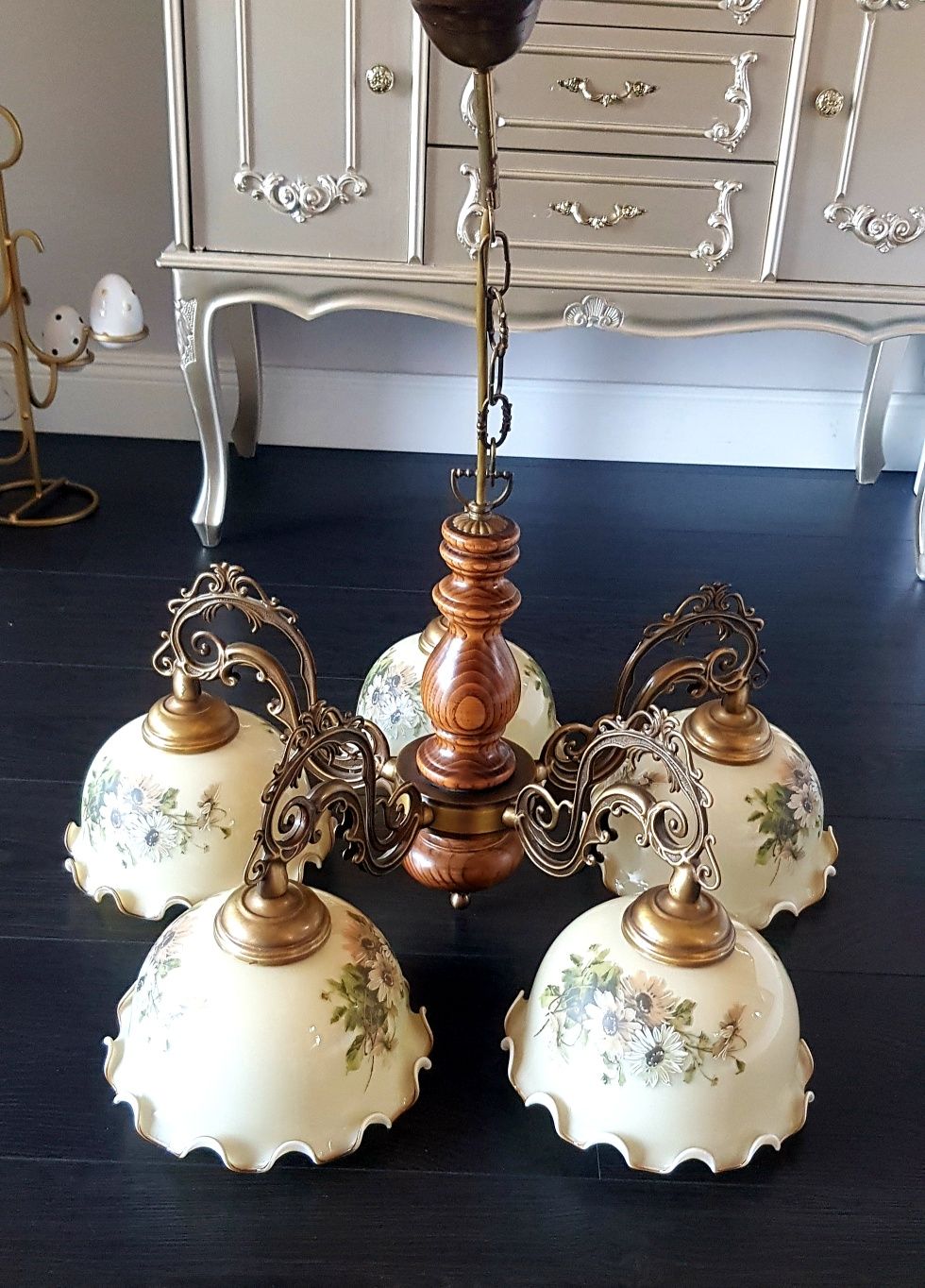 Candelabru vechi din bronz, lemn și sticlă