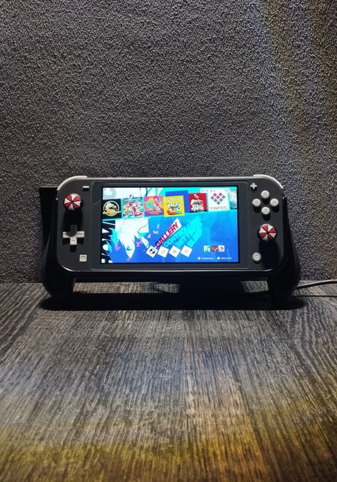 Nintendo switch lite прошитая (интересует обмен на дс лайт+3дс)