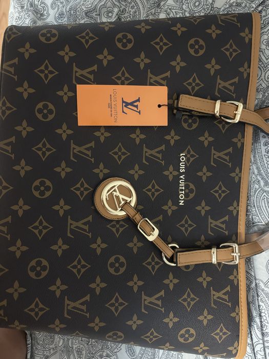 LV модерна чанта