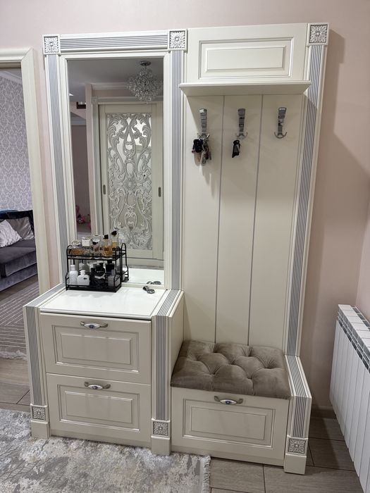 Продается прихожая и шкаф купе в хорошем состоянии!