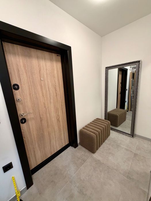 Продавам изцяло източен двустаен апартамент в кв. Младост 1, блок 70