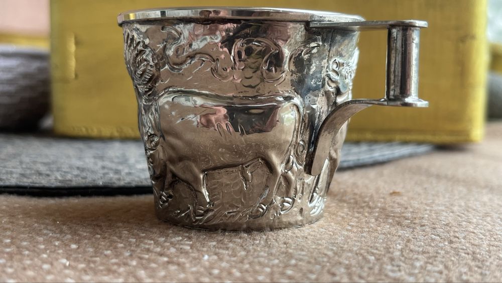 Сребърна чаша с антични мотиви - 900 проба
