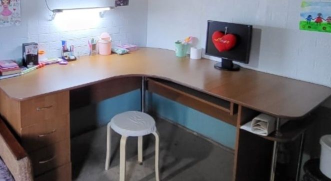 Продам стол офисный,письменный