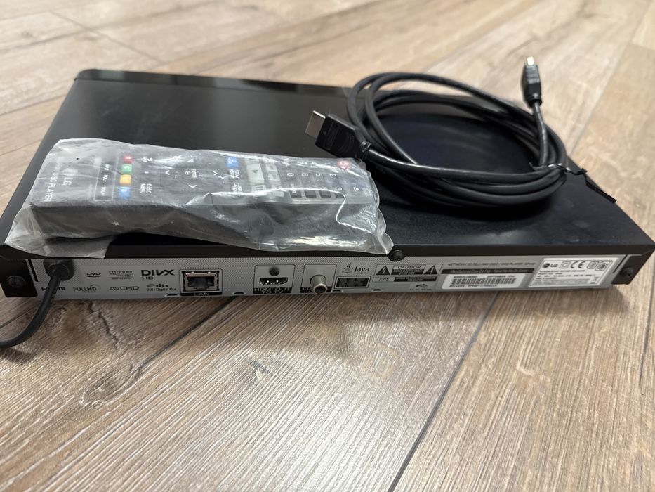 Vand colectie blu ray si dvd plus player blu ray Lg bonus !