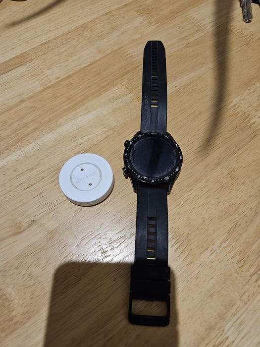 Huawei watch gt2 с зарядчиком на запчасти