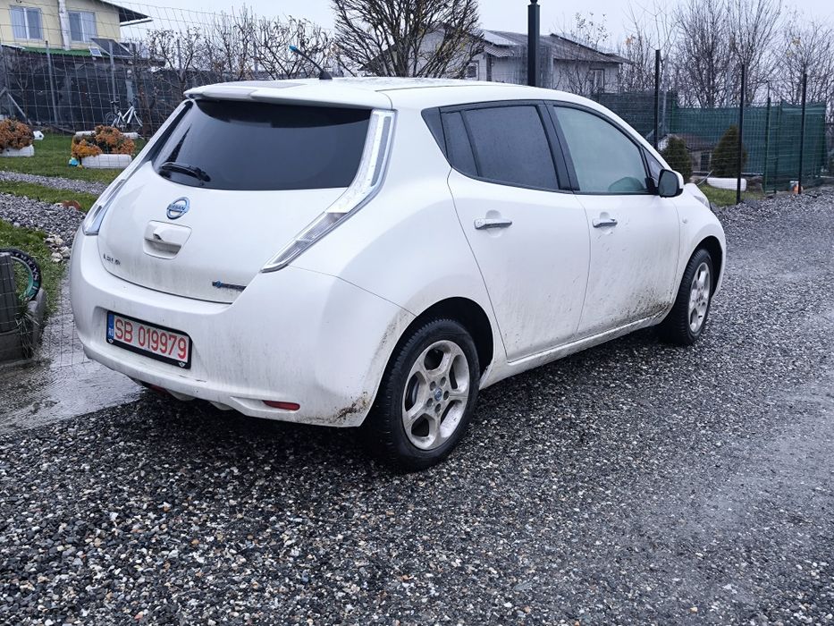 Nissan Leaf mașina anului 2011